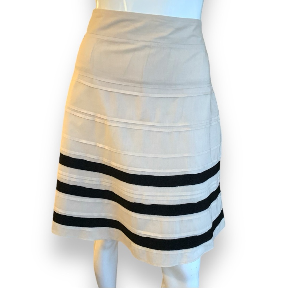 LOFT ANN TAYLOR TAN COTTON SKIRT WITH BLACK RIBBON ACCENTS.  WOMEN’S SIZE 6